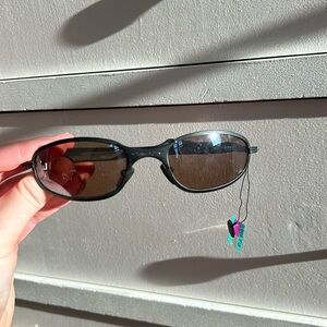 Black Oakley men’s sunglasses